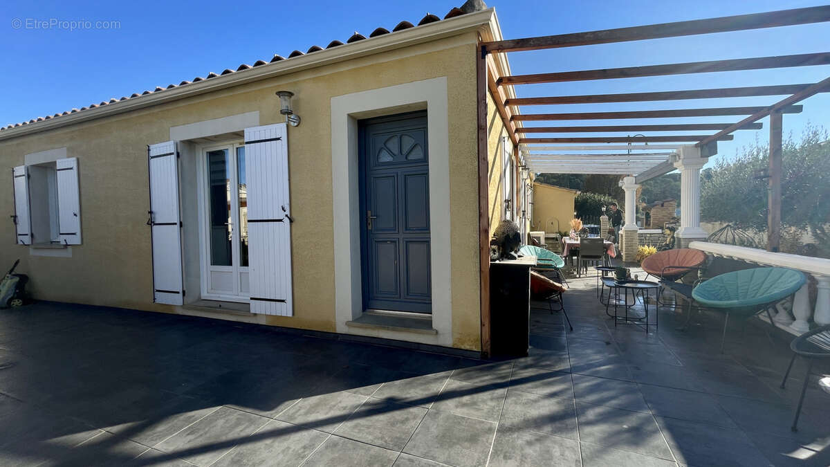 Maison à SAINT-LAURENT-DE-CARNOLS