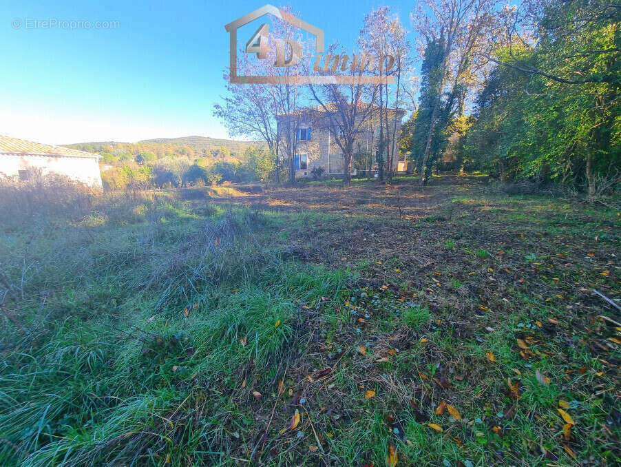 Terrain à GROSPIERRES