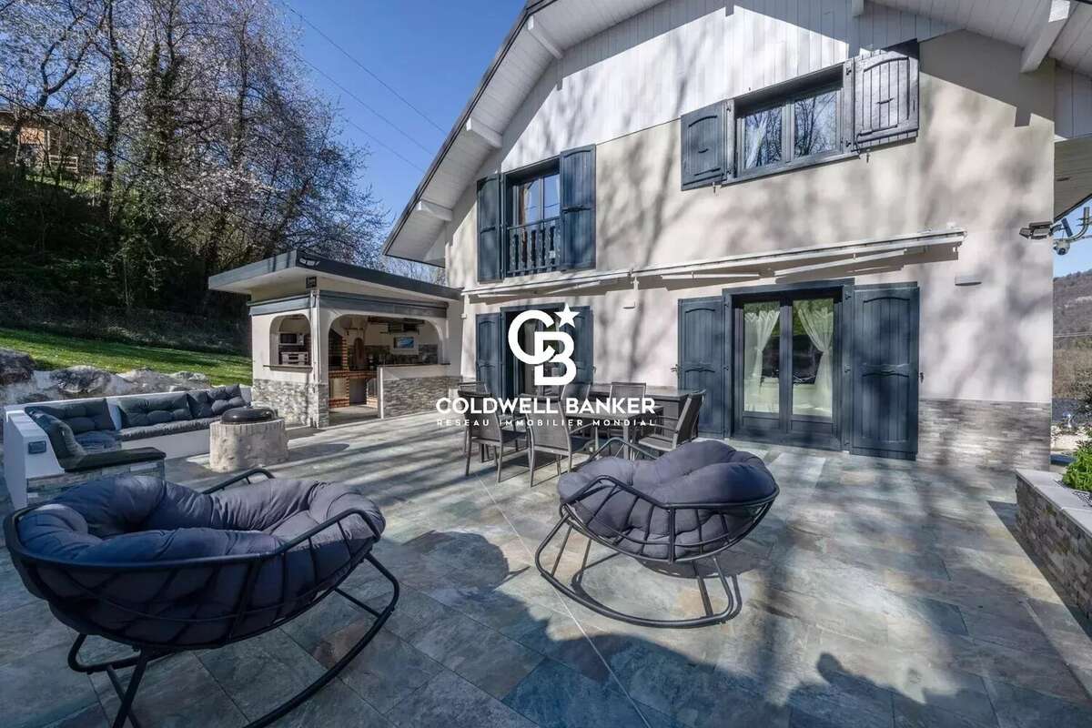 Maison à MONTAGNOLE