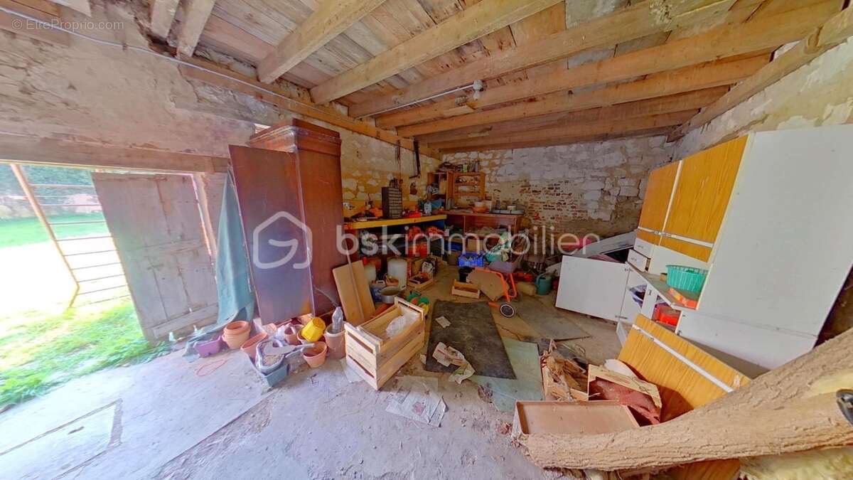Maison de caractère de plain pied avec jardin et dépendances au centre-ville ! - photo 17