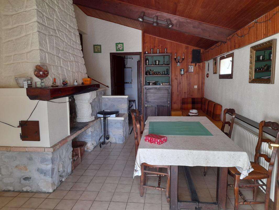 Maison à VINON-SUR-VERDON