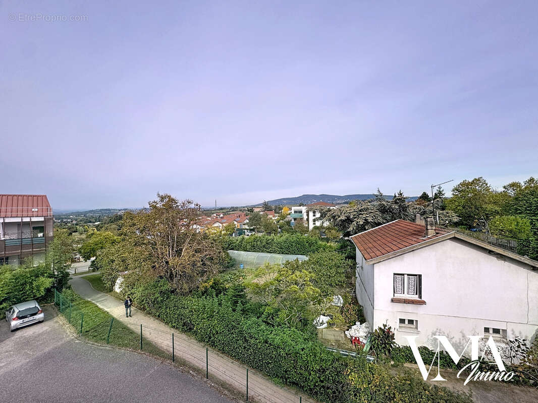 Appartement à LA TOUR-DE-SALVAGNY