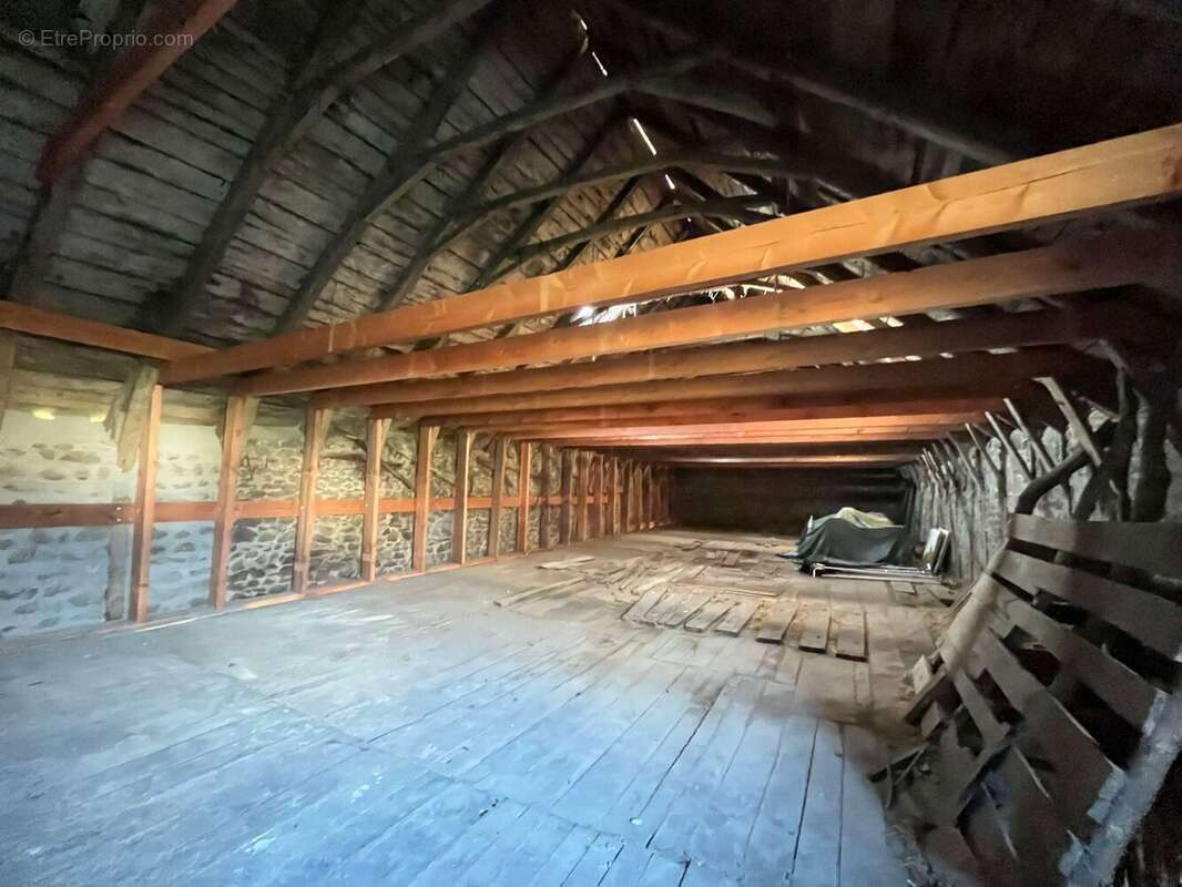 Maison 594 m² à Champagnac  - photo 8