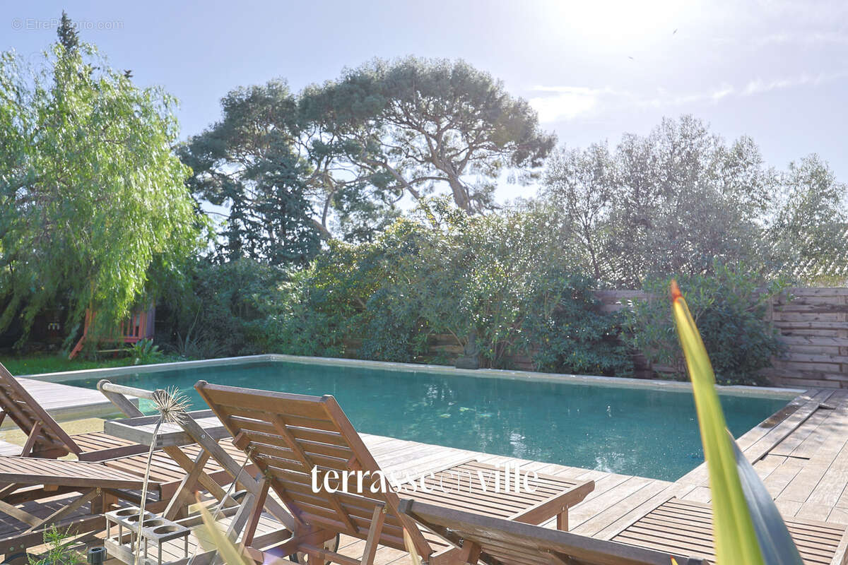 La ciotat - figuerolles - maison familiale - t6 - 204 m2 + t2 40 m2 - piscine - parcelle 1041m2 - vue mer - 1 - photo 12