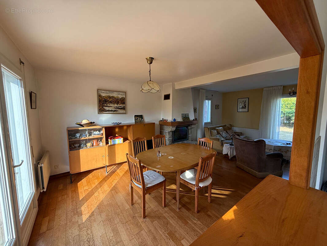 A vendre. CARANTEC. Grande maison entre bourg et port. - photo 7
