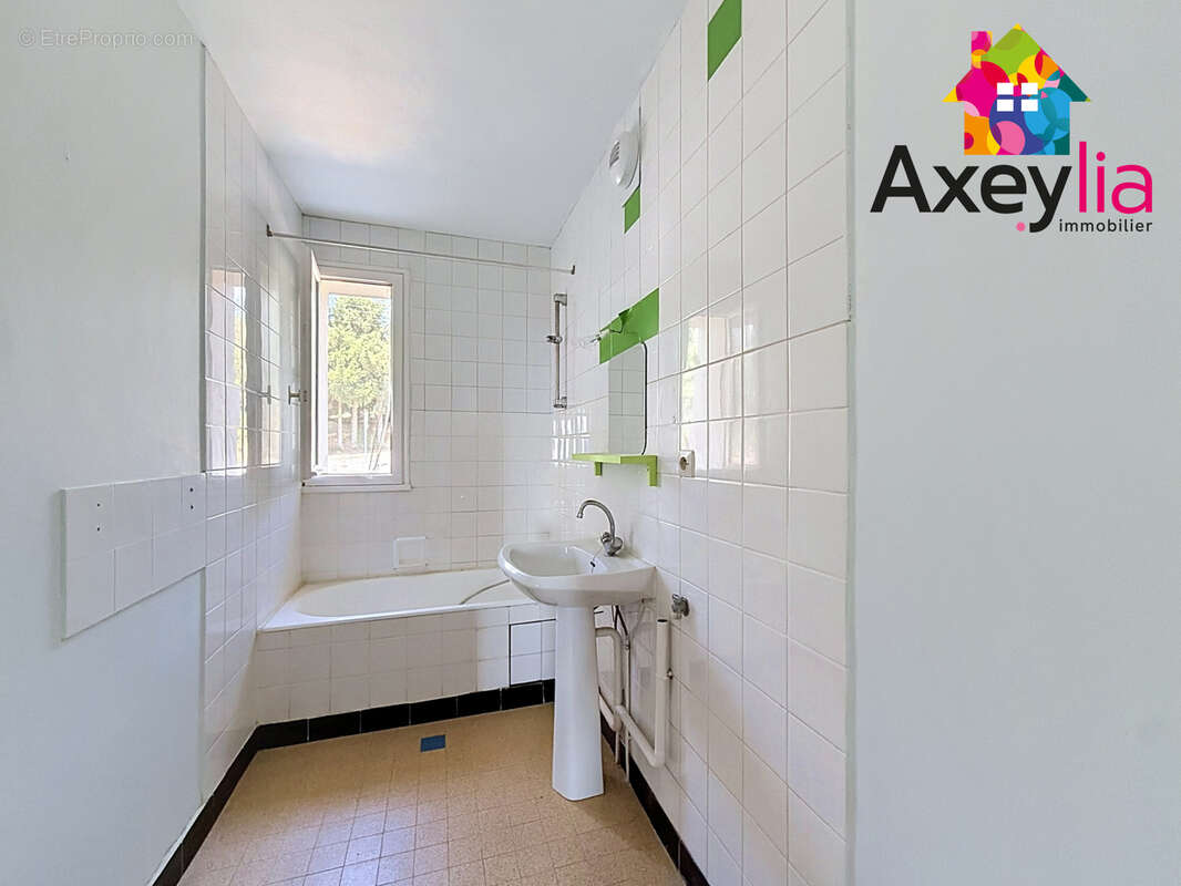 A vendre - panissieres - appartement de type 3 avec garage, cave et local velo - photo 8