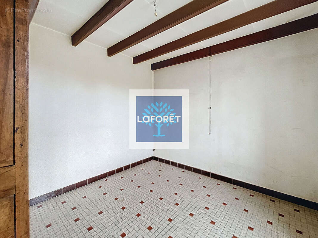 Maison à MONTLIEU-LA-GARDE