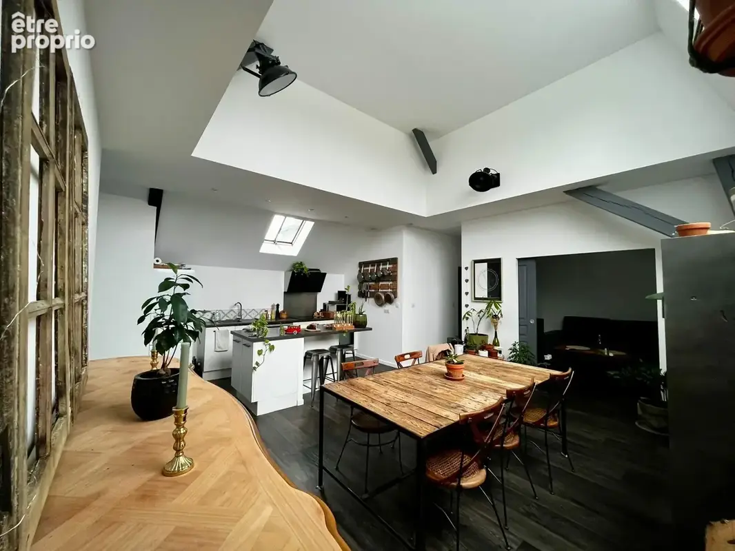 ULTRA-CENTRE SAUMUR, Appartement lumineux rénové de 82m² avec stationnement sécurisé et cave - photo 2