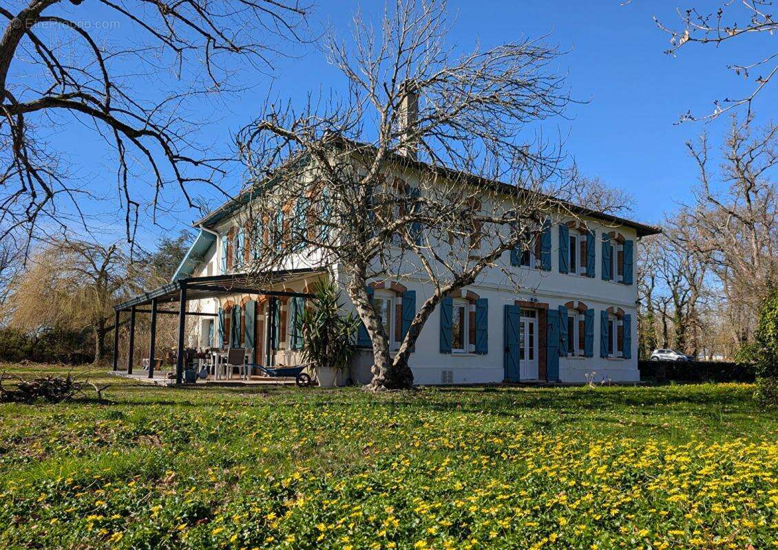 Demeure du 18ème de 289 m² avec piscine et dépendances sur terrain de 3 hectares - photo 14