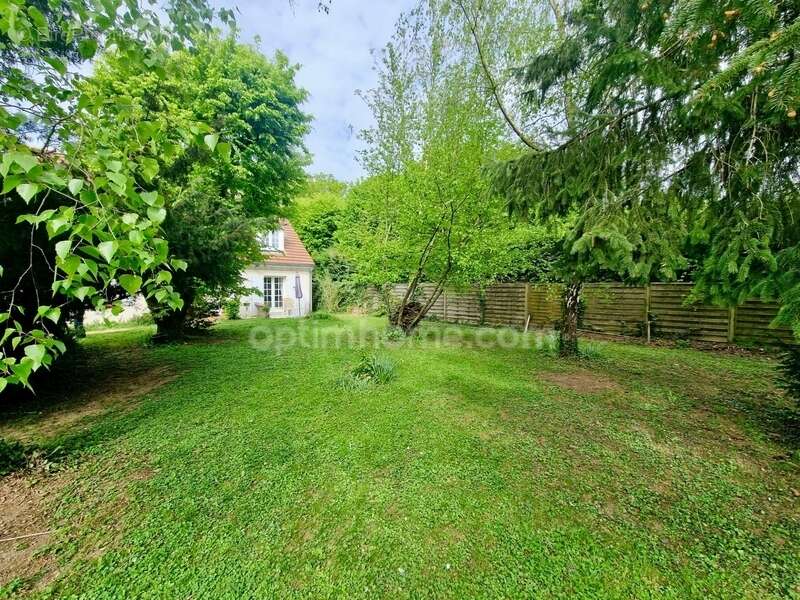 Maison à AVRAINVILLE