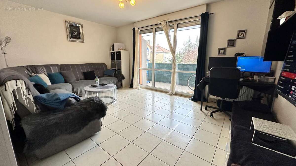 F4 avec terrassse (78 m² Carrez) à NEUILLY SUR MARNE - photo 3