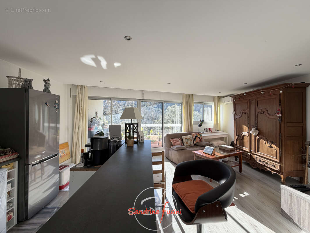 Appartement à CARROS