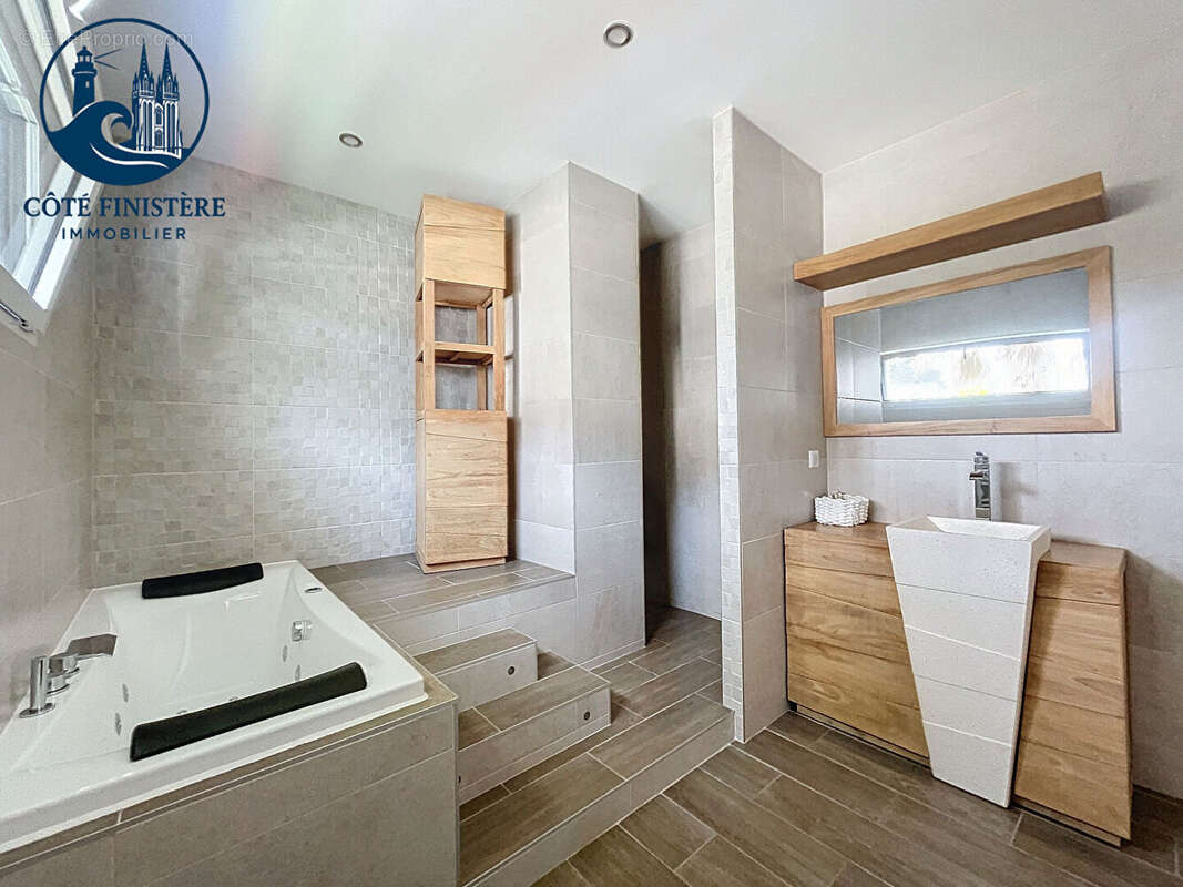 Maison à PLONEOUR-LANVERN