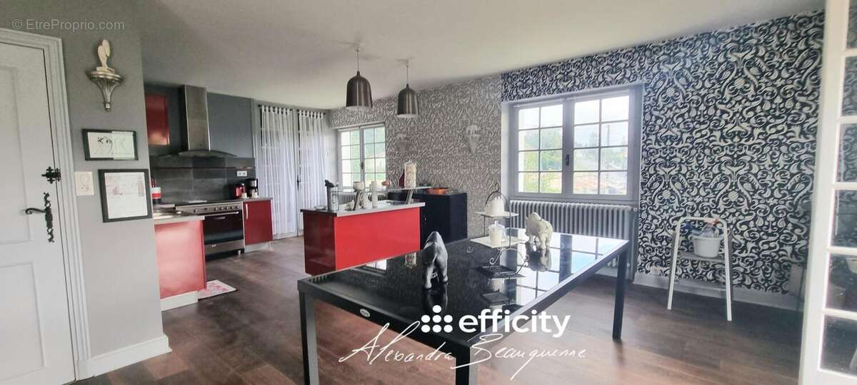 Maison à CHEF-BOUTONNE