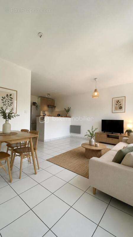 Appartement à LENTILLY
