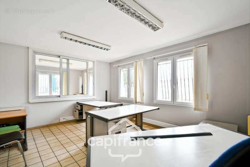 Commerce à VIRAZEIL