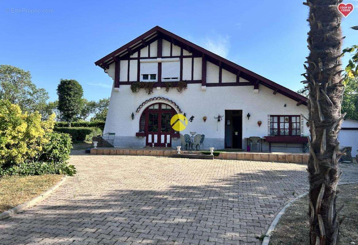 Maison à NERIS-LES-BAINS