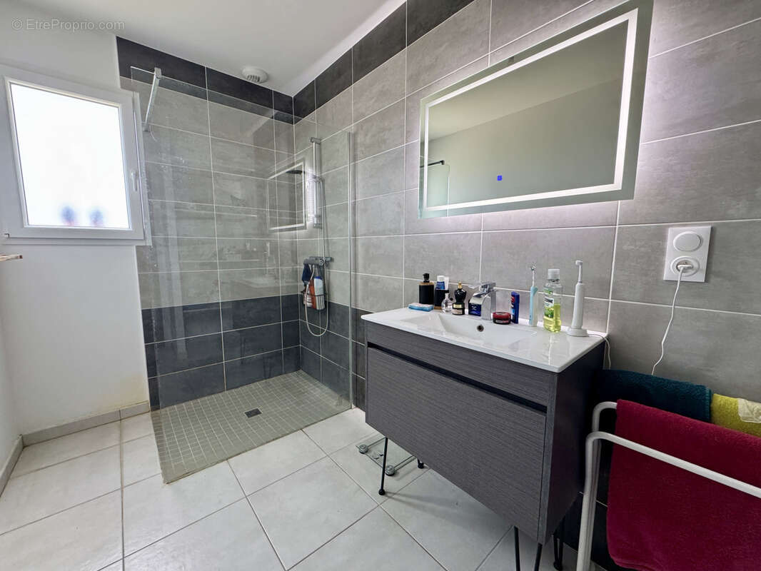 Maison à CHAILLEVETTE