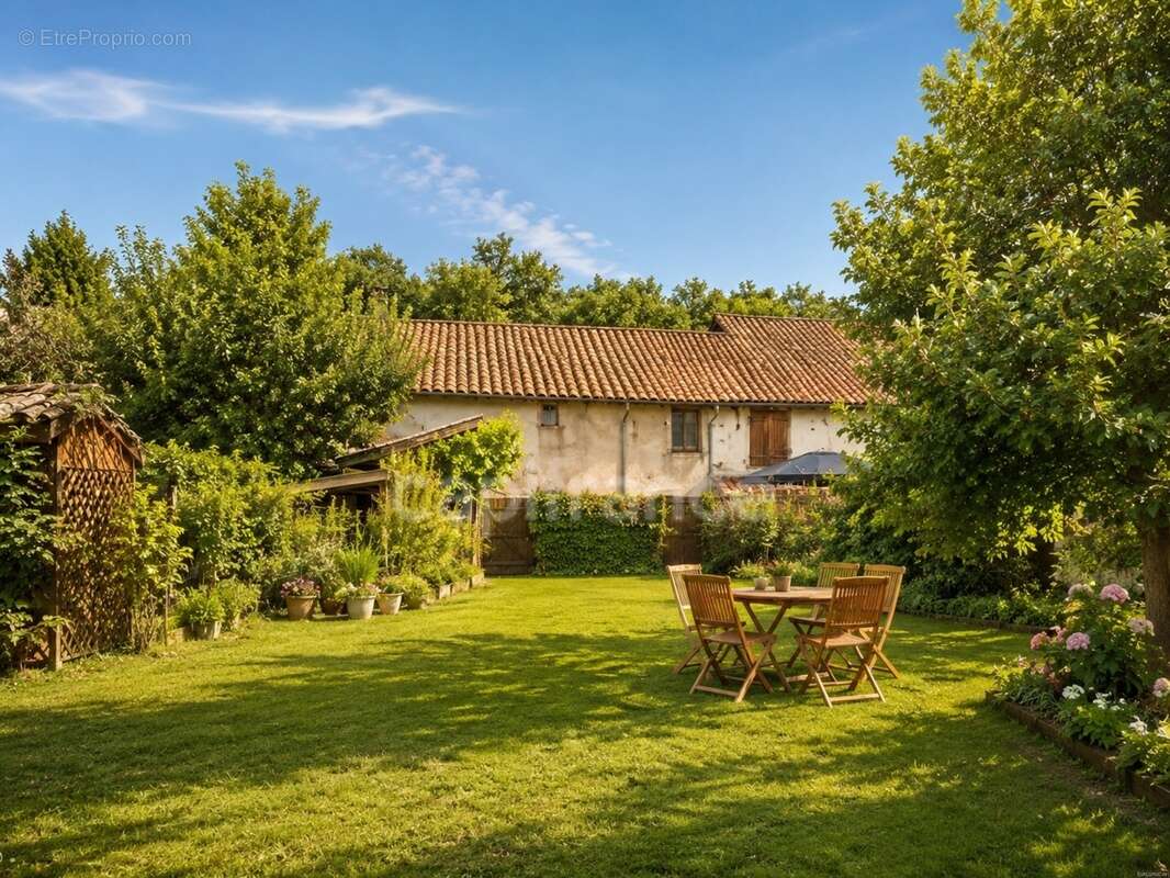 L'Isle En Dodon – Maison de village mitoyenne à rénover avec 700 m² de terrain, toiture neuve et fort potentiel - photo 2