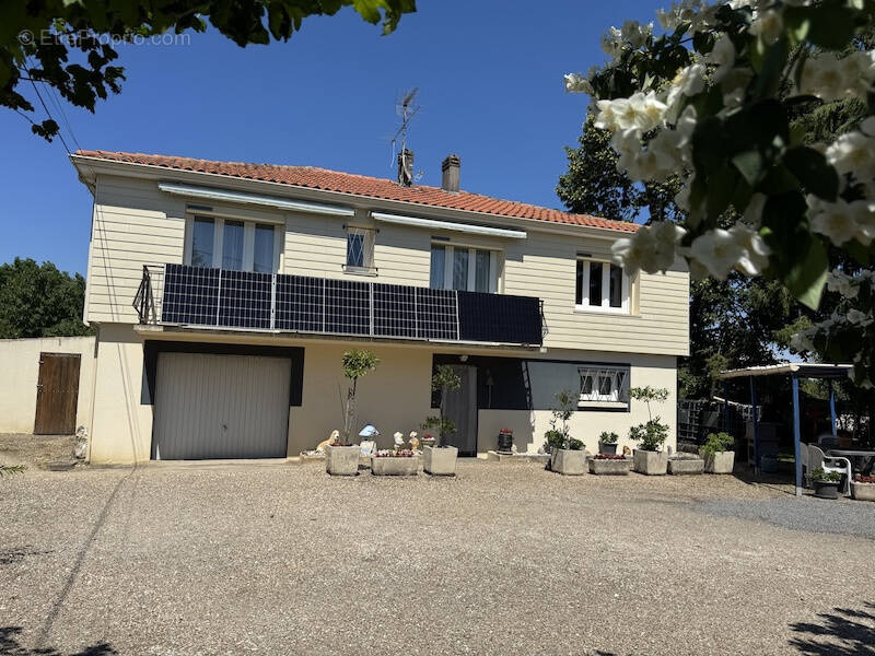 Maison à MONTLIEU-LA-GARDE