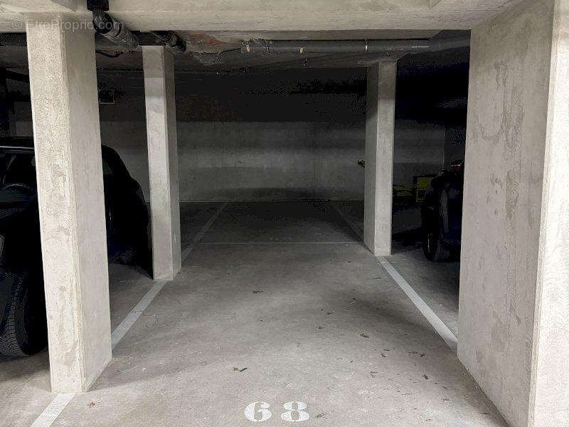 Parking à SAINT-PRIEST