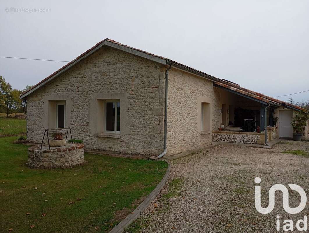 Maison 187 m² à Tremons  - photo 2