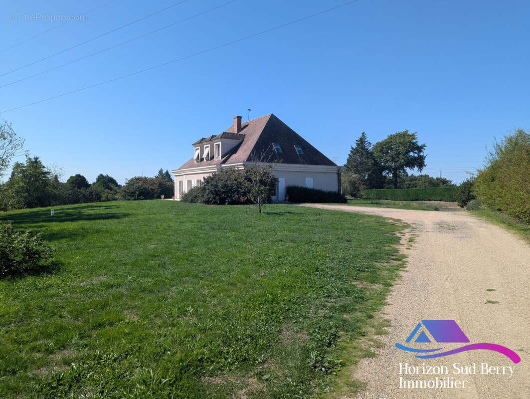 Jardin - Maison à MONTGIVRAY