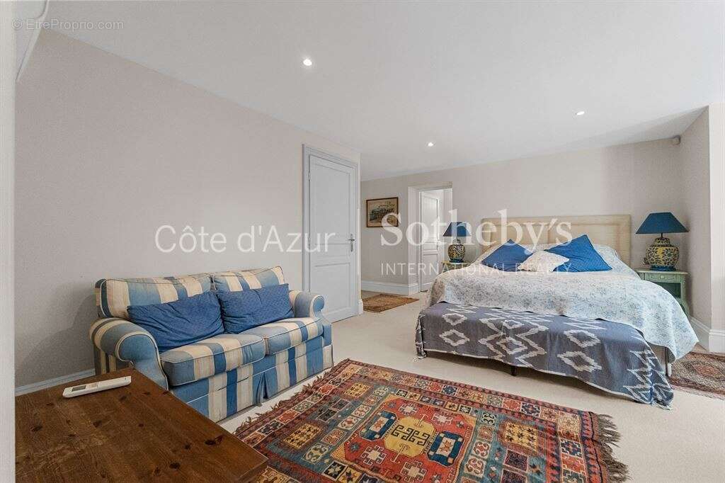 Maison à MANDELIEU-LA-NAPOULE