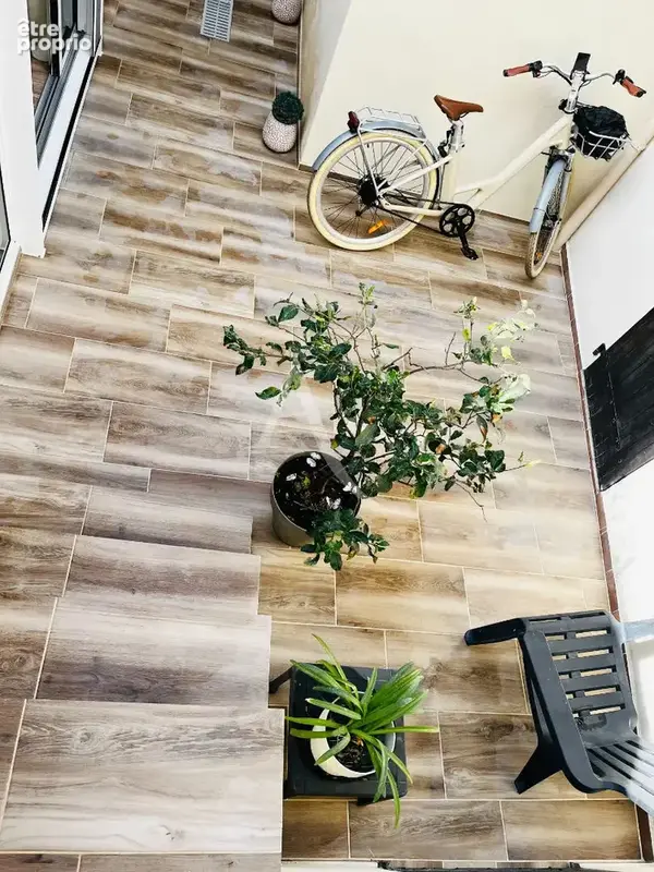 Hyères Ouest, T3 avec cour en maison de ville, très belle rénovation ! - photo 7