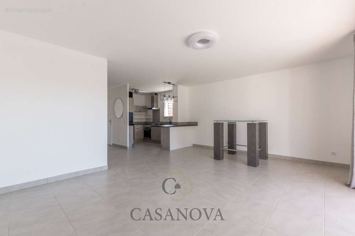 Maison à SAINT-CLEMENT-DE-RIVIERE