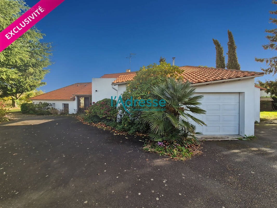 Maison à MONTREVAULT