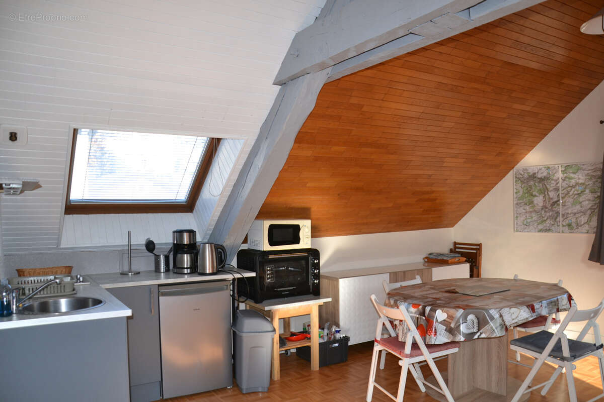 Agréable T2 de 45 m2 (30 m2 Carrez) avec de belles vues et bien situé en centre-ville - photo 5