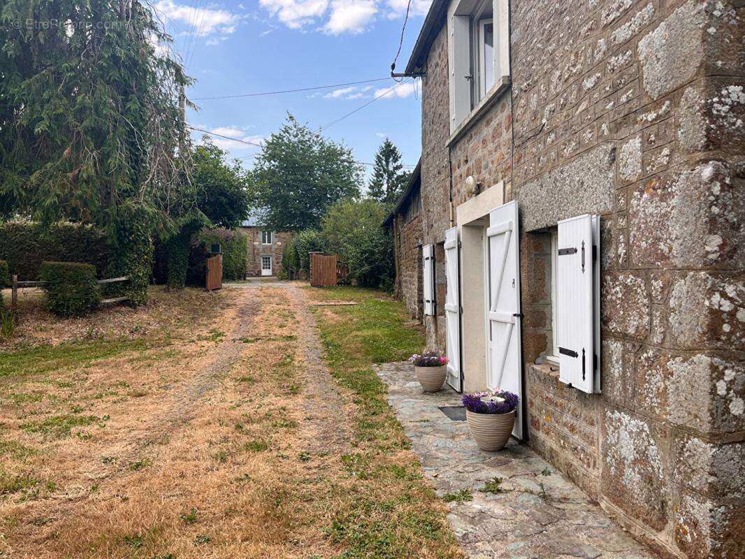 Maison 65 m²  avec 2 chambres + maisonnette à rénover - photo 2