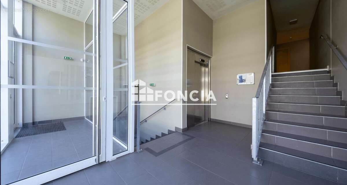 Cugnaux t2 avec terrasse et parking sous sol - photo 8