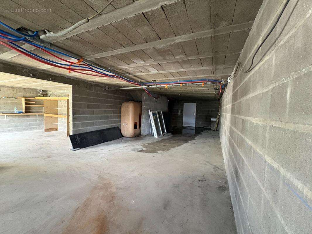 Maison avec fort potentiel , sous-sol complet et 1 800 m² de terrain constructible - photo 16