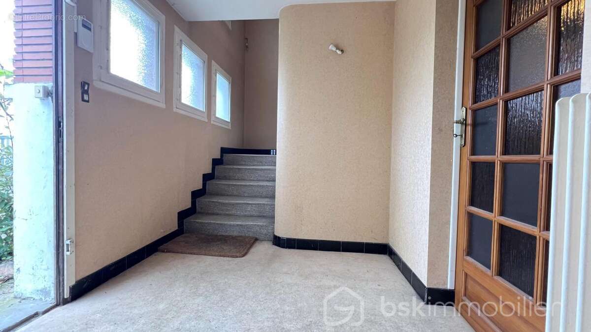 À VENDRE : Maison Individuelle de 142 m²  à  Fleury-les-Aubrais - photo 3
