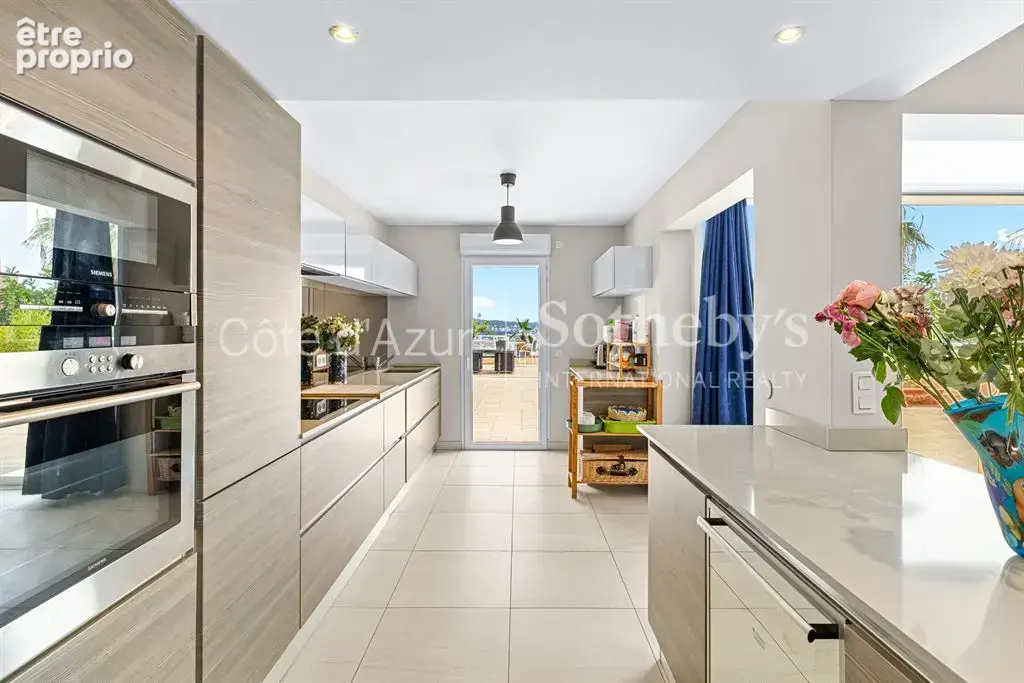 Duplex avec jardin, piscine et vue panoramique sur la mer sur les hauteurs de Nice - photo 8