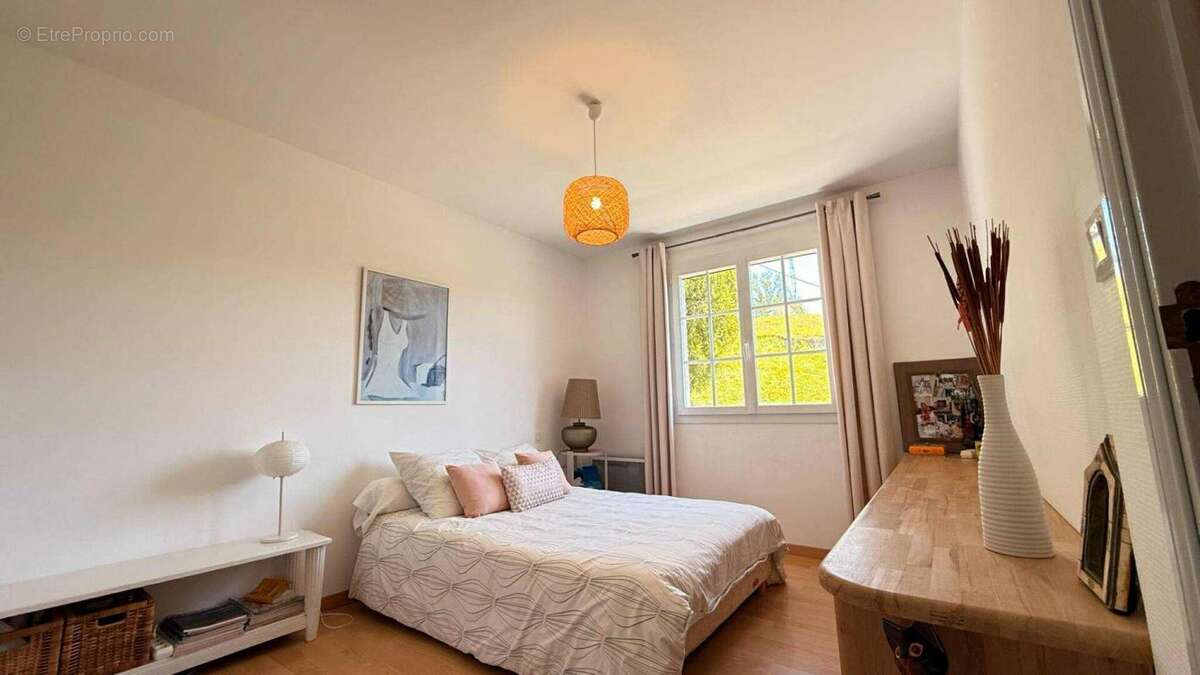 Maison à LACROIX-FALGARDE