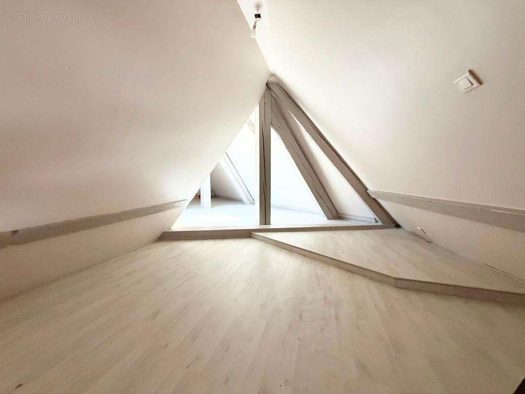 Appartement de caractère – 3 chambres – cave - centre ville - photo 14