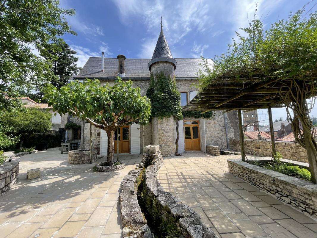 Maison à CHARROUX
