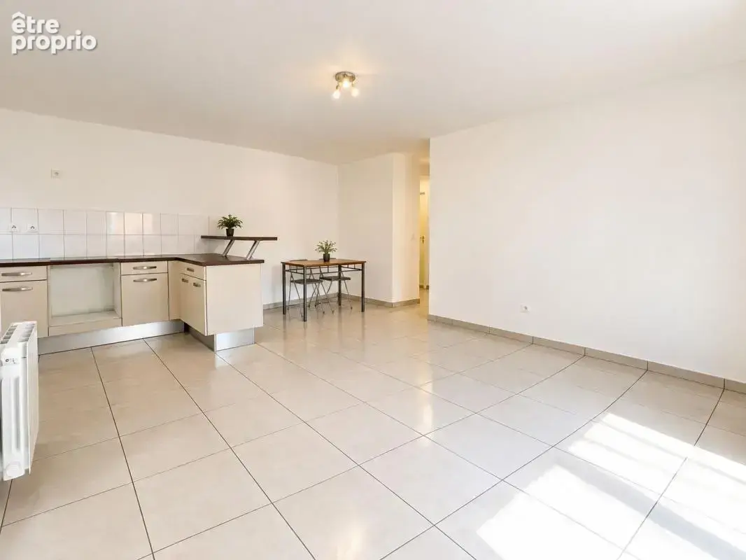 Appartement À Vendre 3 pièces au centre de Bussy Saint Georges proche gare RER A! - photo 3