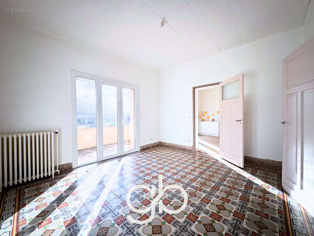 Immeuble de rapport 2 t4 + 7 garages   le bousquet-d'orb 34260 - photo 10