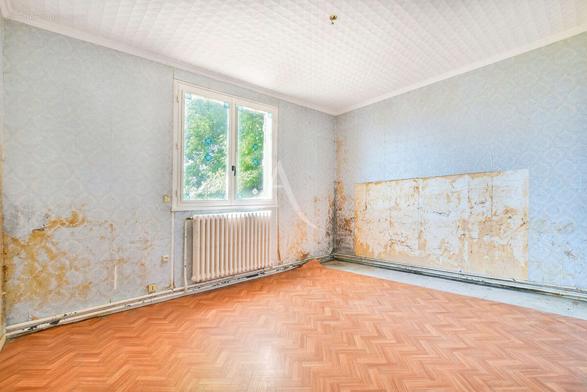 Maison à VAUX-LE-PENIL