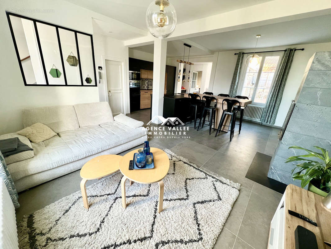 Maison à SAINT-PIERRE-DU-PERRAY