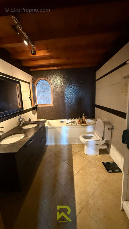 Maison à FOURQUES
