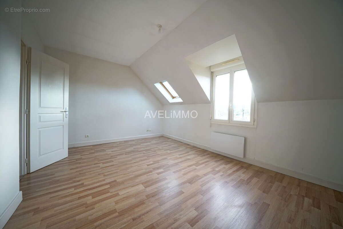 Maison à LA QUEUE-LES-YVELINES