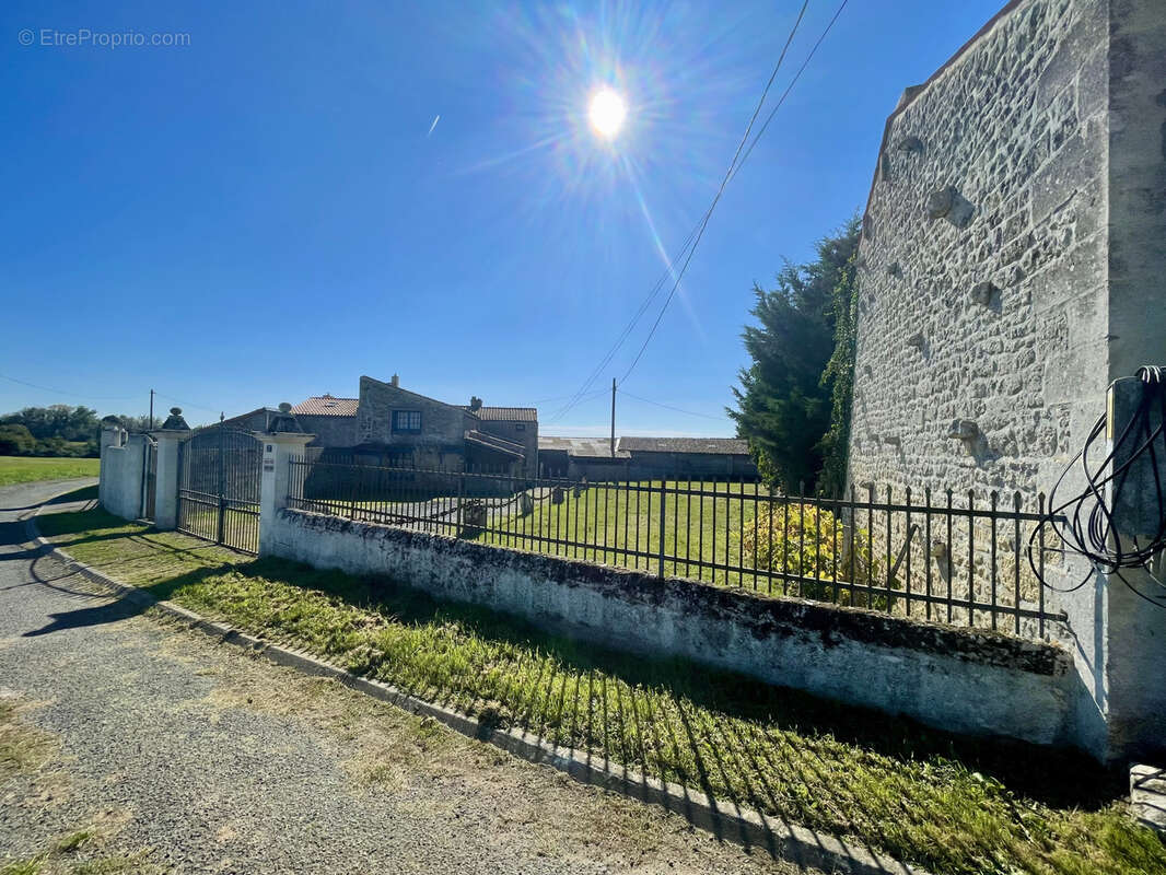 Maison à SAINT-SAVINIEN