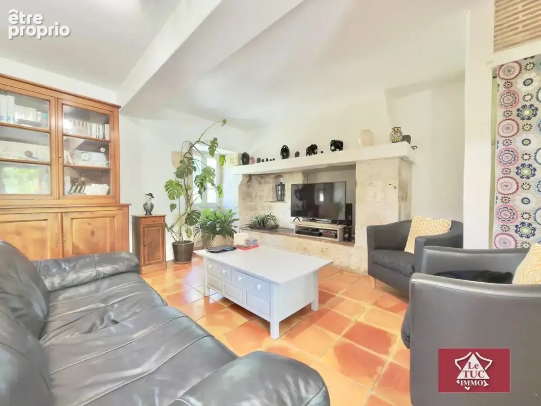 Maison en pierre avec garage, piscine et jardin. - photo 13