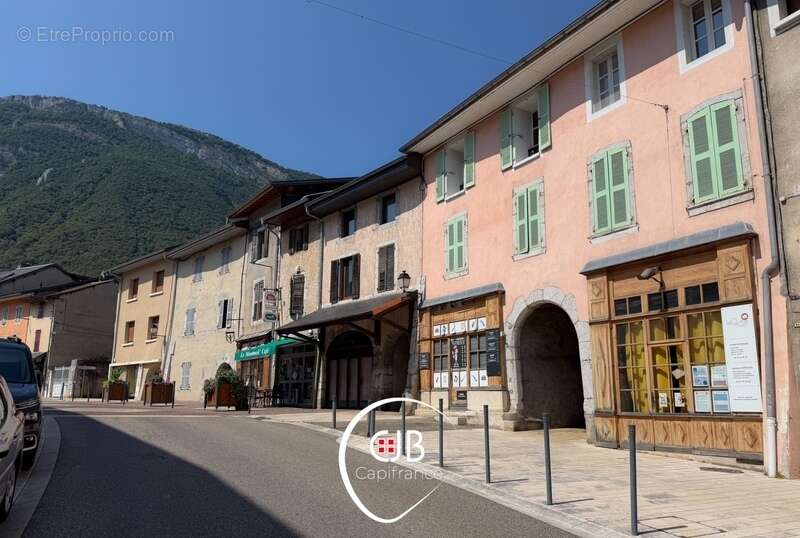 Appartement rénové à Montmélian avec terrasse et vue Mont-Blanc - photo 20
