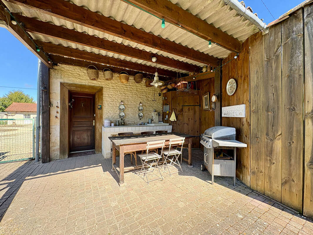 Maison à VENDEUVRE-DU-POITOU